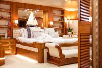 WIND-OF-FORTUNE yacht charter: Master Suite