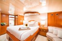 WIND-OF-FORTUNE yacht charter: Double suite