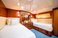 WIND-OF-FORTUNE yacht charter: Twin Suite