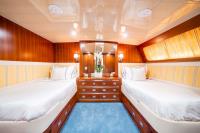 WIND-OF-FORTUNE yacht charter: Twin Suite