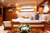 WIND-OF-FORTUNE yacht charter: Master Suite