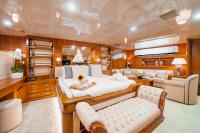 WIND-OF-FORTUNE yacht charter: Master Suite