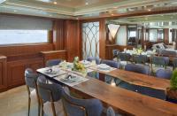 COME-PRIMA yacht charter: Dining Table