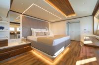 ATRAVERSIA yacht charter: master cabin as double