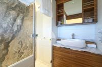 ATRAVERSIA yacht charter: Studio bathroom