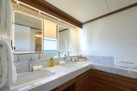 ATRAVERSIA yacht charter: master cabin bathroom