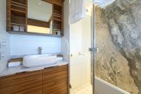 ATRAVERSIA yacht charter: port fore VIP bathroom