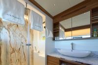 ATRAVERSIA yacht charter: port aft VIP bathroom