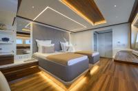 ATRAVERSIA yacht charter: master cabin as twin
