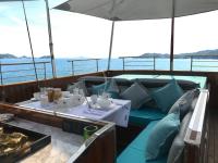 KALIZMA yacht charter: Upper deck lounge