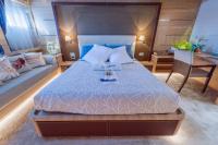 DON-MICHELE yacht charter: Owner suite