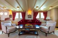 DP-MONITOR yacht charter: Interior living area