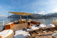 DP-MONITOR yacht charter: Solarium lounge area