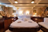 DP-MONITOR yacht charter: Master Cabin