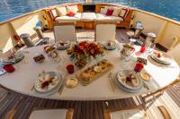 DP-MONITOR yacht charter: Al fresco dining table