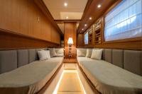RESILIENCE yacht charter: Twin Cabin