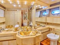 LADY-RINA yacht charter: Double cabin I ensuite facilities