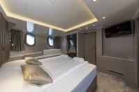 LADY-ELEGANZA yacht charter: LADY ELEGANZA - photo 40