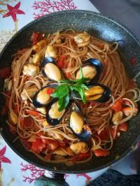 ARAMIS yacht charter: Pan with seafood spaghetti