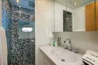 MANU-V yacht charter: Vip Cabin bathroom alle François”