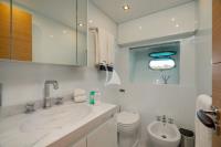 MANU-V yacht charter: Vip Cabin bathroom alle François”