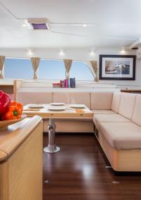 TWIN-PRIDE yacht charter: Saloon