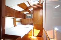 BERNIC-II yacht charter: Bernic cabin