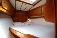 BERNIC-II yacht charter: Double cabin