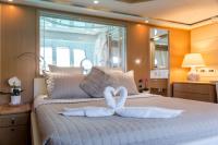 PORTHOS-SANS-ABRI yacht charter: Master cabin