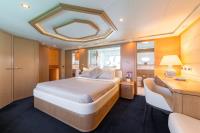 PORTHOS-SANS-ABRI yacht charter: Master cabin 3