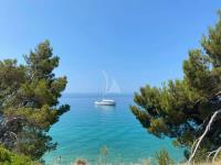 ELINE yacht charter: Landscape