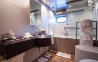 MARIU yacht charter: Guest Ensuite