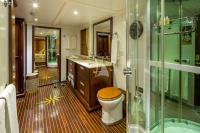 DONNA-DEL-MARE yacht charter: Double cabin bathroom
