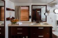 DONNA-DEL-MARE yacht charter: Master cabin bathroom