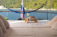 DONNA-DEL-MARE yacht charter: Bridge deck lounge