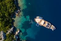 DONNA-DEL-MARE yacht charter: Anchored