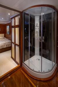 DONNA-DEL-MARE yacht charter: Vip cabin bathroom