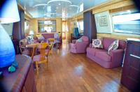 MISS-CANDY yacht charter: Main saloon