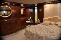 MISS-CANDY yacht charter: Master cabin