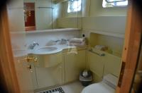 MISS-CANDY yacht charter: Bathroom