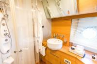 ARWEN yacht charter: VIP cabin bathroom