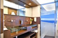 INFINITAS yacht charter: Master suite - Bathroom