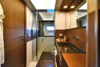 INFINITAS yacht charter: Twin suite - Bathroom