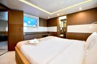 INFINITAS yacht charter: Double suite