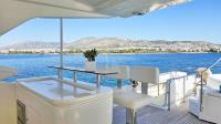 INFINITAS yacht charter: Flybridge