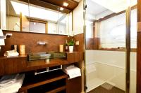 INFINITAS yacht charter: Double suite - Bathroom