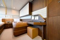 INFINITAS yacht charter: Twin suite