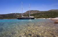 LE-PIETRE yacht charter: at anchor