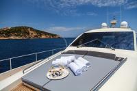 MINE yacht charter: Bow sunpad