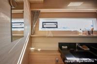 ASTROLABE yacht charter: Guests bathroom
